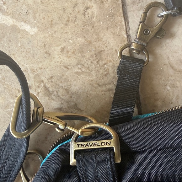 TRAVELON ladies Crossbody anti-/credit card protection travel purse perfect COND - Picture 7 of 8